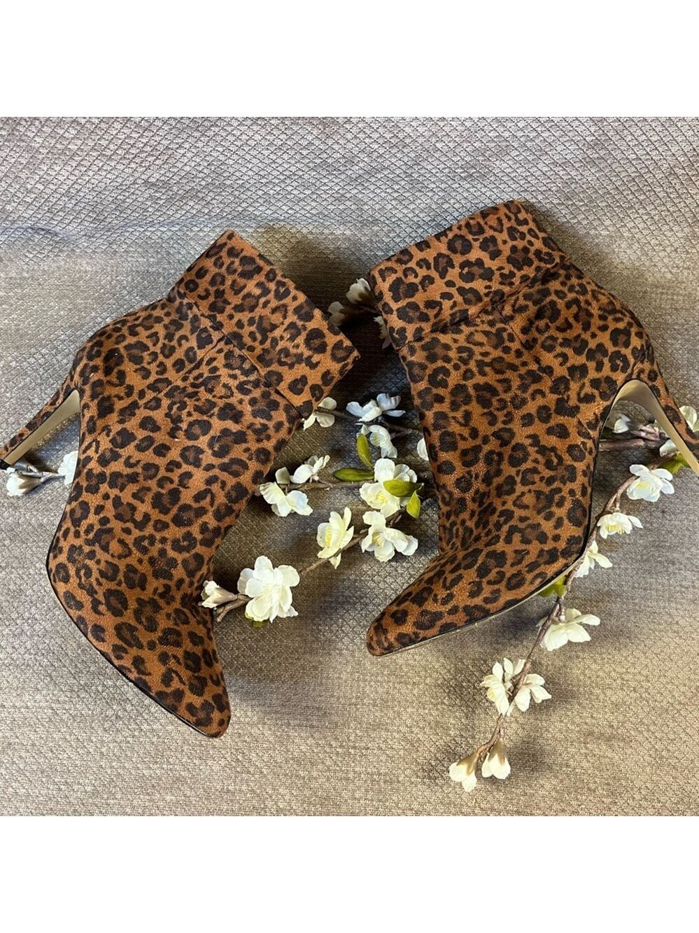 Express Women, size 9 Leopard Print Zip Up Boots EUC